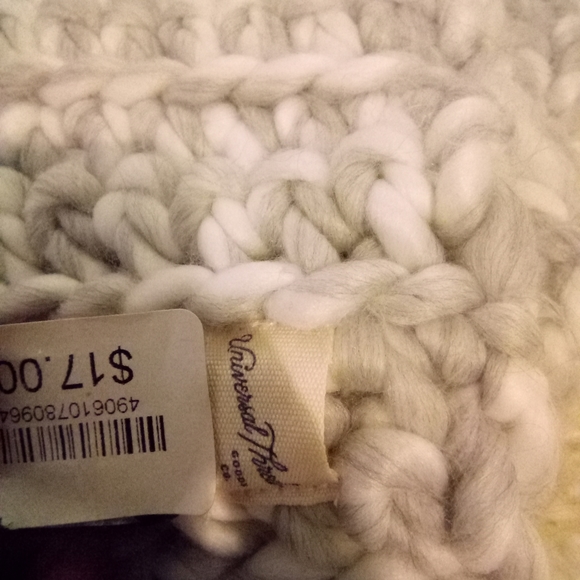 NWT Universal Thread Thick Knitted Scarf - Picture 1 of 4